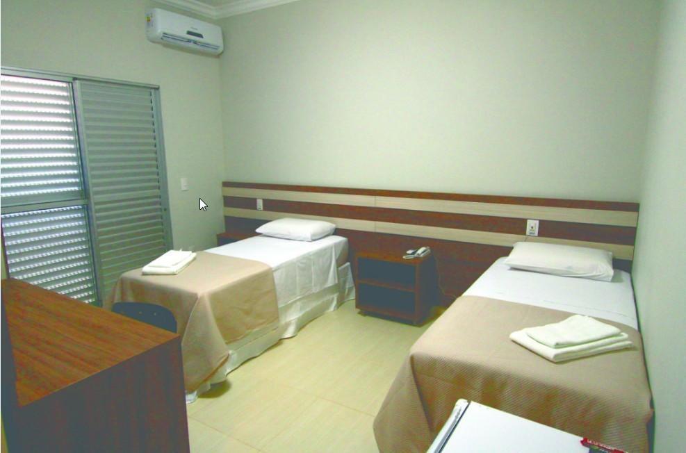 Hotel Avenida Joao Pinheiro Quarto foto